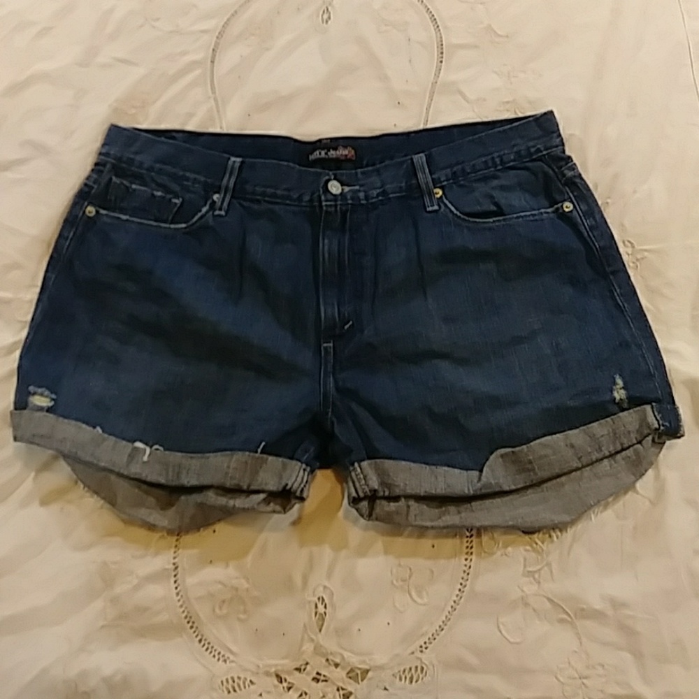 Sz 17 Junior's Levi's Distressed Denim Shorts - Picture 2 of 4